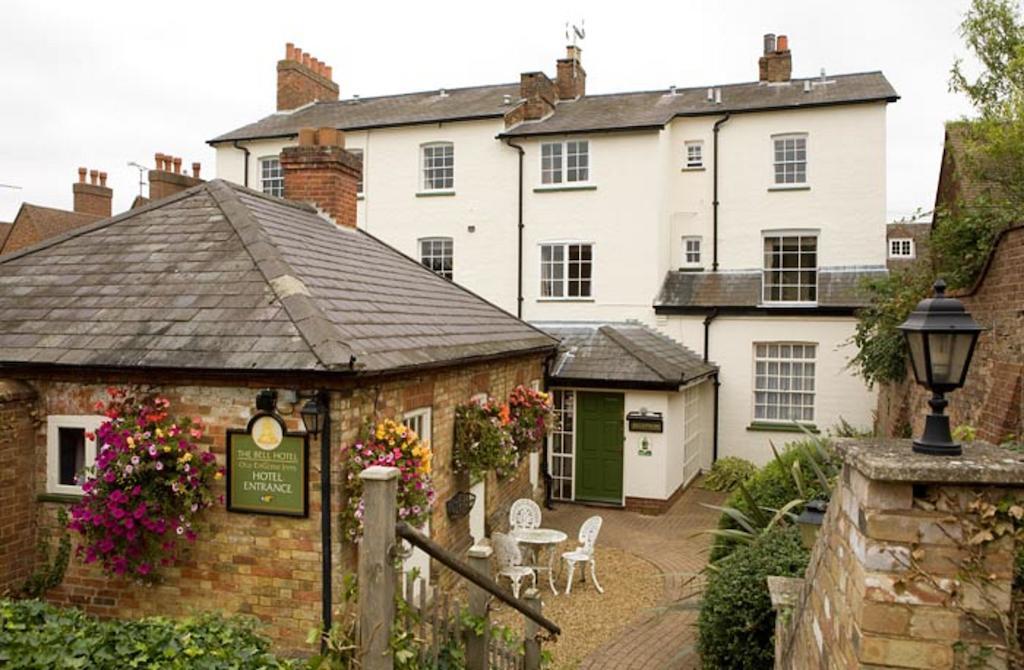 The Bell Hotel & Inn By Greene King Inns ウォーバン エクステリア 写真