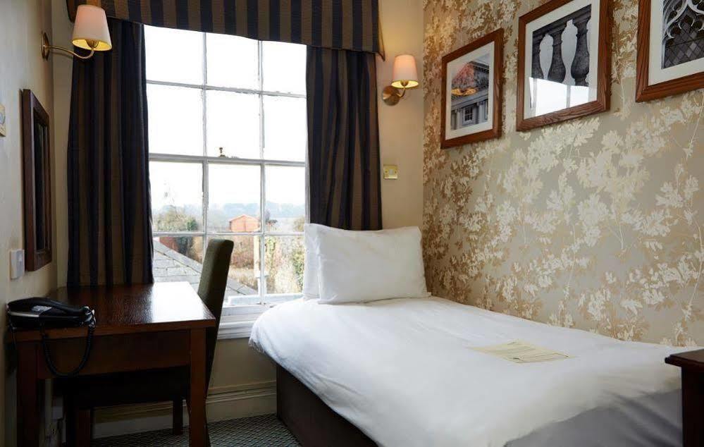 The Bell Hotel & Inn By Greene King Inns ウォーバン エクステリア 写真
